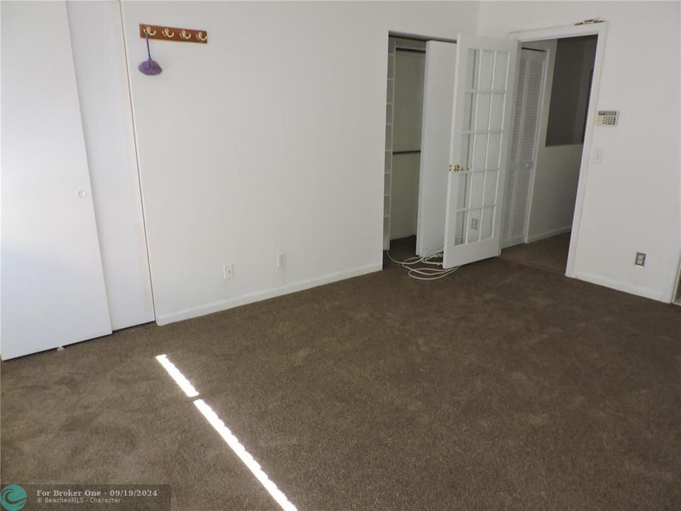 For Sale: $335,000 (2 beds, 2 baths, 1007 Square Feet)