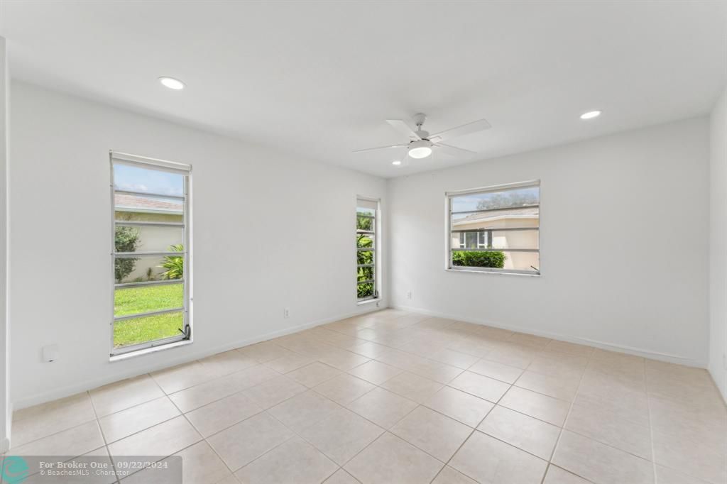 For Sale: $296,500 (2 beds, 2 baths, 1332 Square Feet)