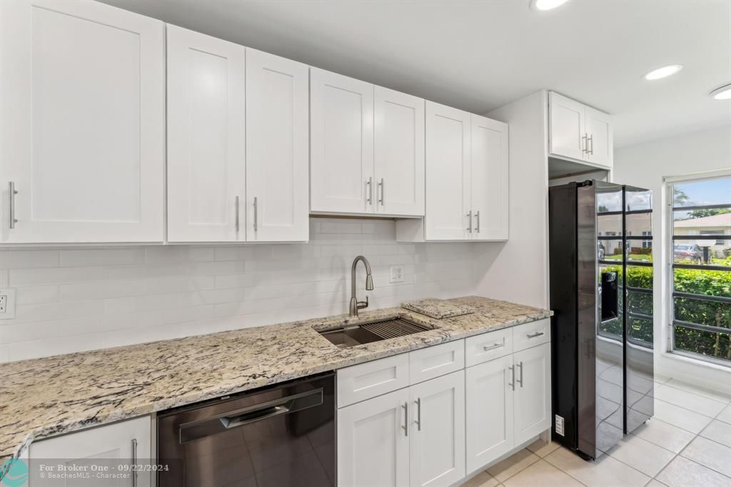 For Sale: $296,500 (2 beds, 2 baths, 1332 Square Feet)