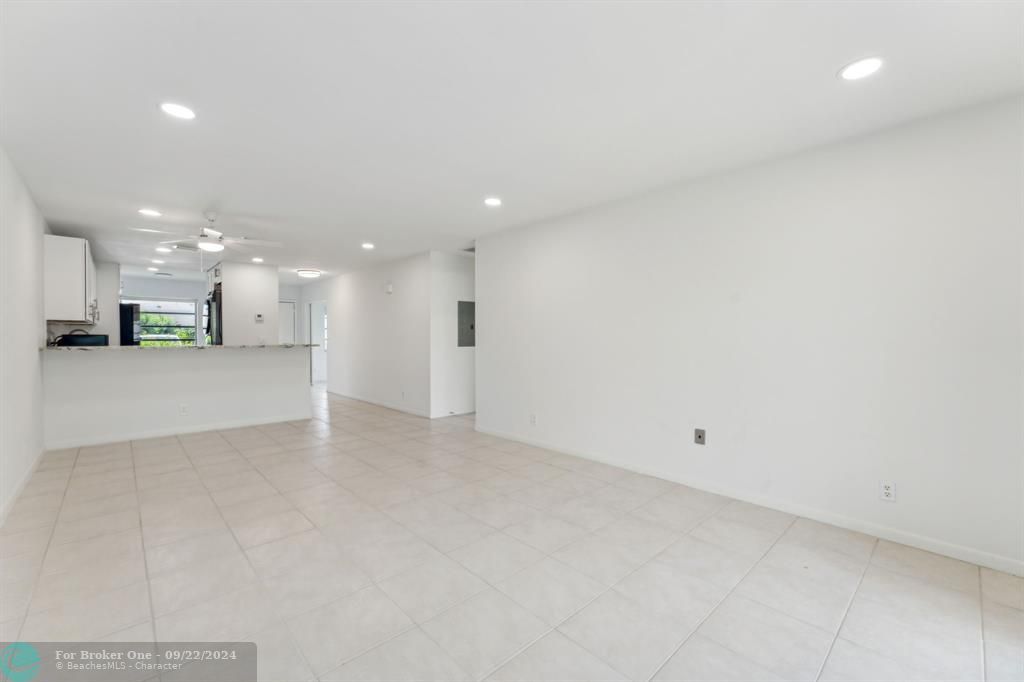 For Sale: $296,500 (2 beds, 2 baths, 1332 Square Feet)