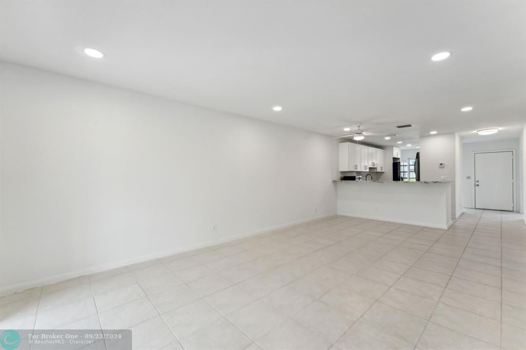 For Sale: $296,500 (2 beds, 2 baths, 1332 Square Feet)