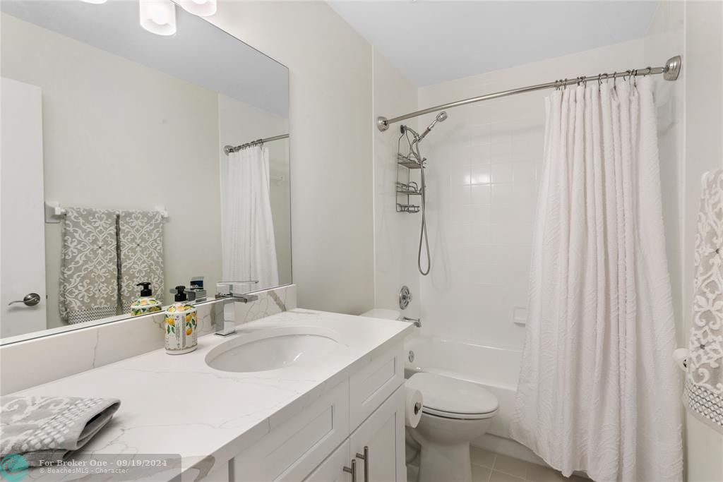 For Sale: $375,000 (2 beds, 2 baths, 1299 Square Feet)