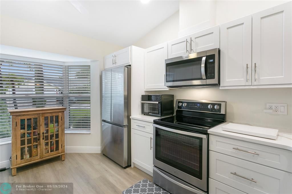 For Sale: $375,000 (2 beds, 2 baths, 1299 Square Feet)