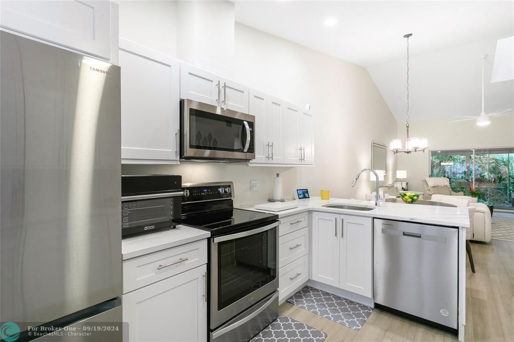 For Sale: $375,000 (2 beds, 2 baths, 1299 Square Feet)