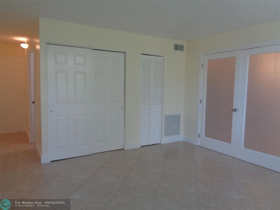 Active With Contract: $1,700 (1 beds, 2 baths, 625 Square Feet)