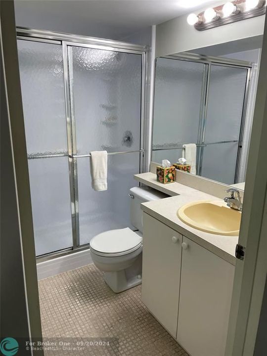 Active With Contract: $114,900 (2 beds, 1 baths, 861 Square Feet)