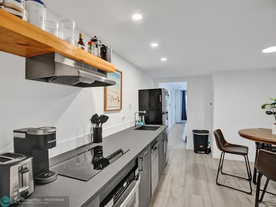 Active With Contract: $839,000 (3 beds, 2 baths, 1217 Square Feet)