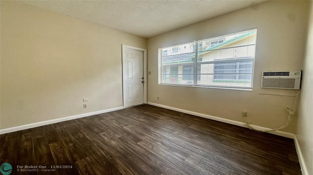 For Rent: $1,800 (2 beds, 2 baths, 800 Square Feet)