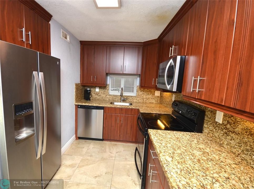 For Sale: $240,000 (2 beds, 2 baths, 1170 Square Feet)