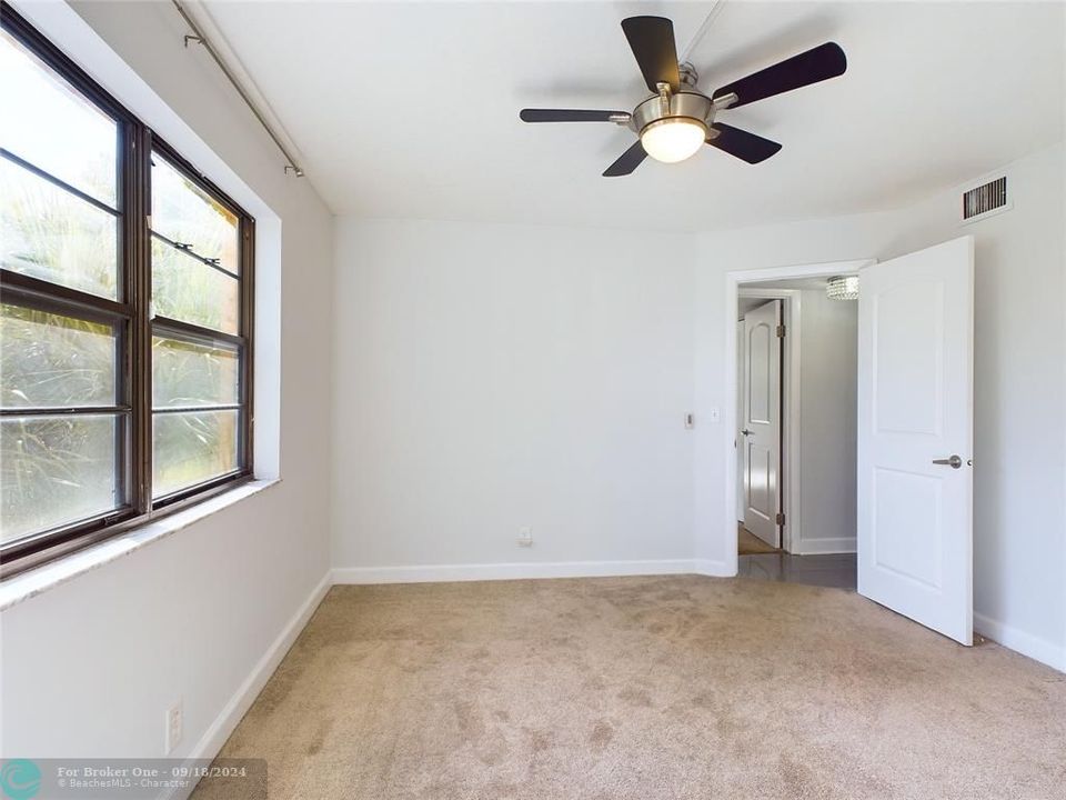 For Rent: $2,200 (2 beds, 2 baths, 1015 Square Feet)