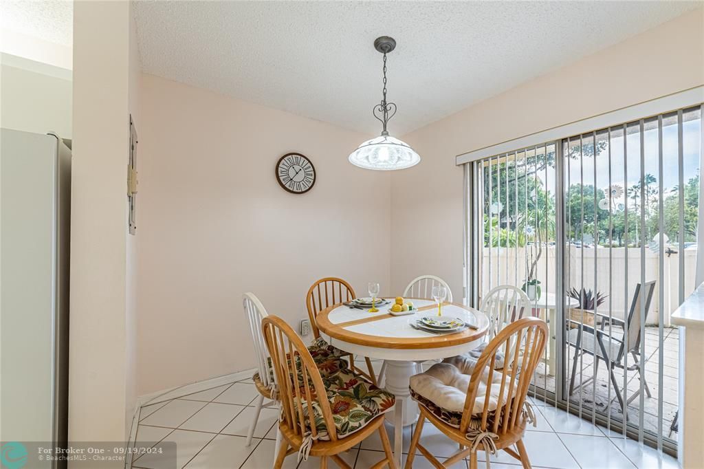 For Sale: $219,000 (2 beds, 2 baths, 1305 Square Feet)