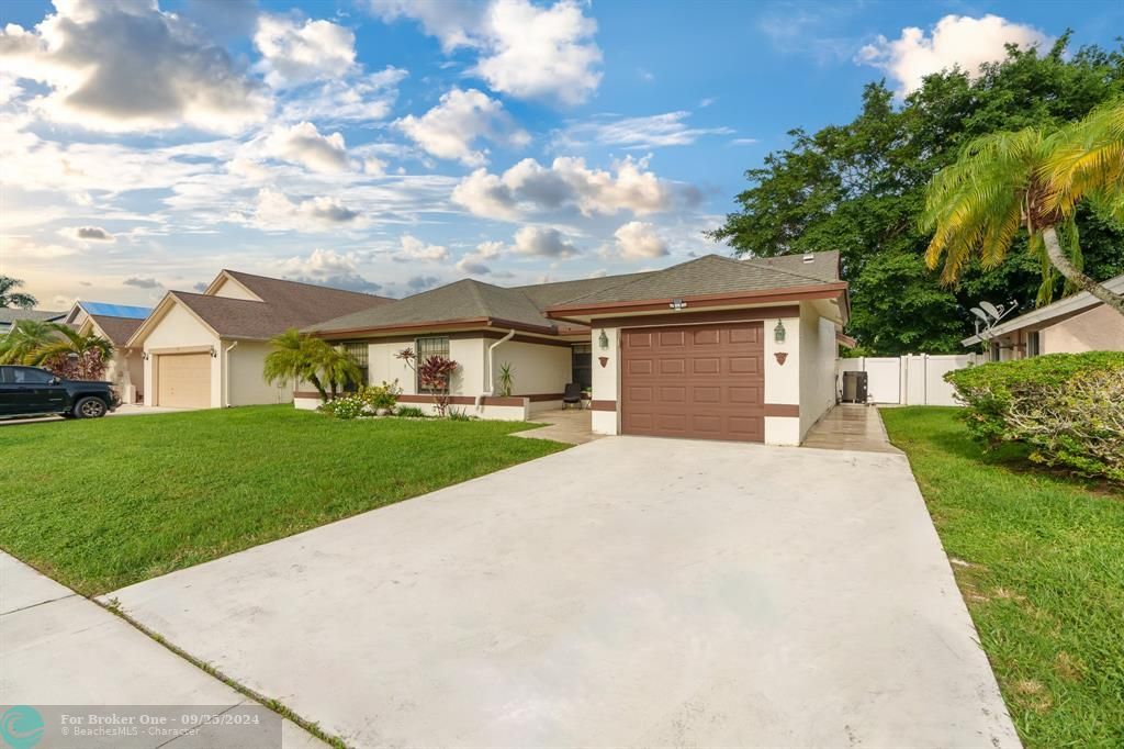 For Sale: $699,990 (3 beds, 2 baths, 1418 Square Feet)