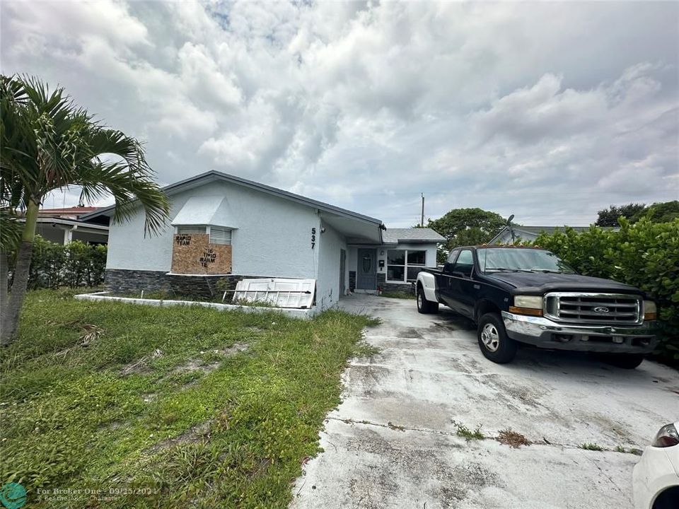 Active With Contract: $299,000 (3 beds, 2 baths, 1757 Square Feet)