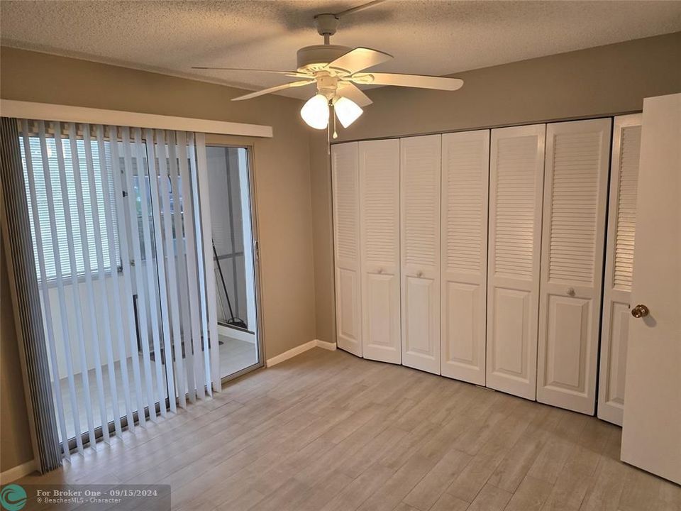 Active With Contract: $1,350 (1 beds, 1 baths, 595 Square Feet)