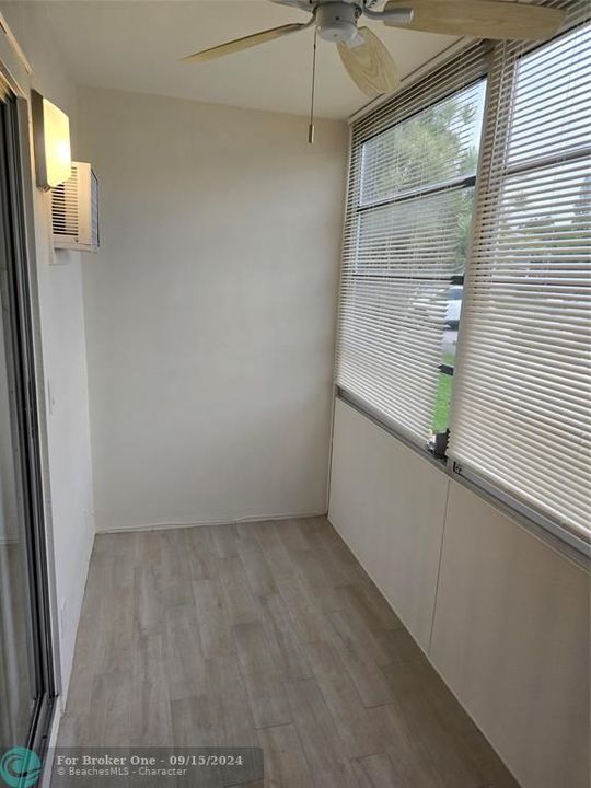 Active With Contract: $1,350 (1 beds, 1 baths, 595 Square Feet)