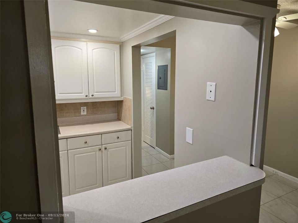 Active With Contract: $1,350 (1 beds, 1 baths, 595 Square Feet)