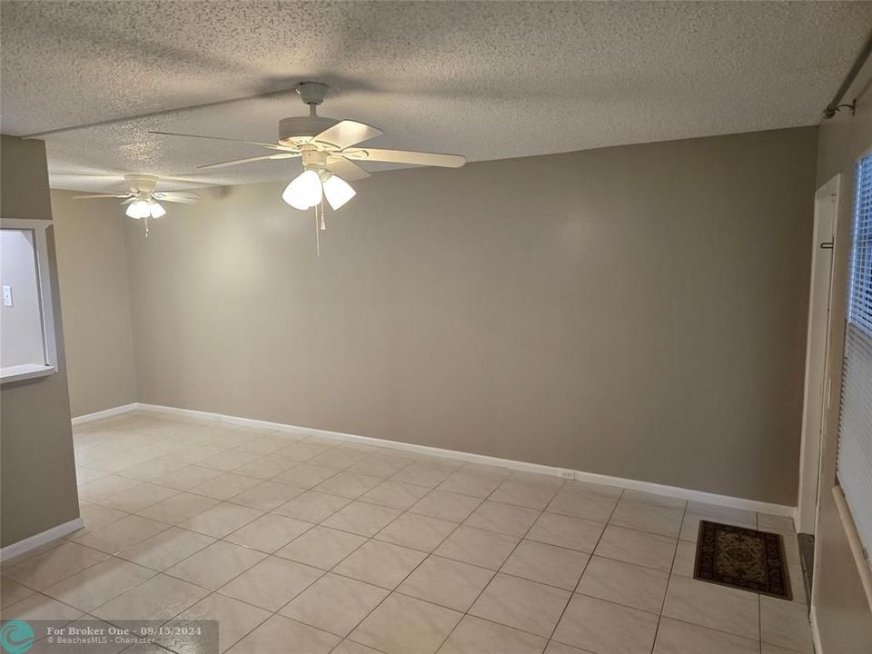 Active With Contract: $1,350 (1 beds, 1 baths, 595 Square Feet)