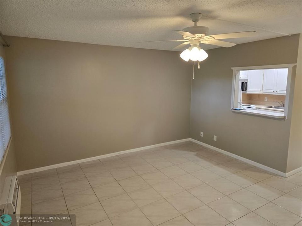 Active With Contract: $1,350 (1 beds, 1 baths, 595 Square Feet)