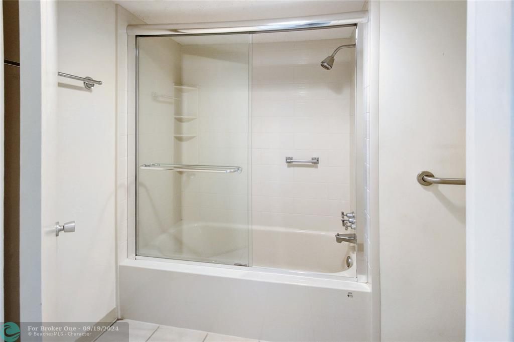 Active With Contract: $2,800 (1 beds, 1 baths, 1410 Square Feet)