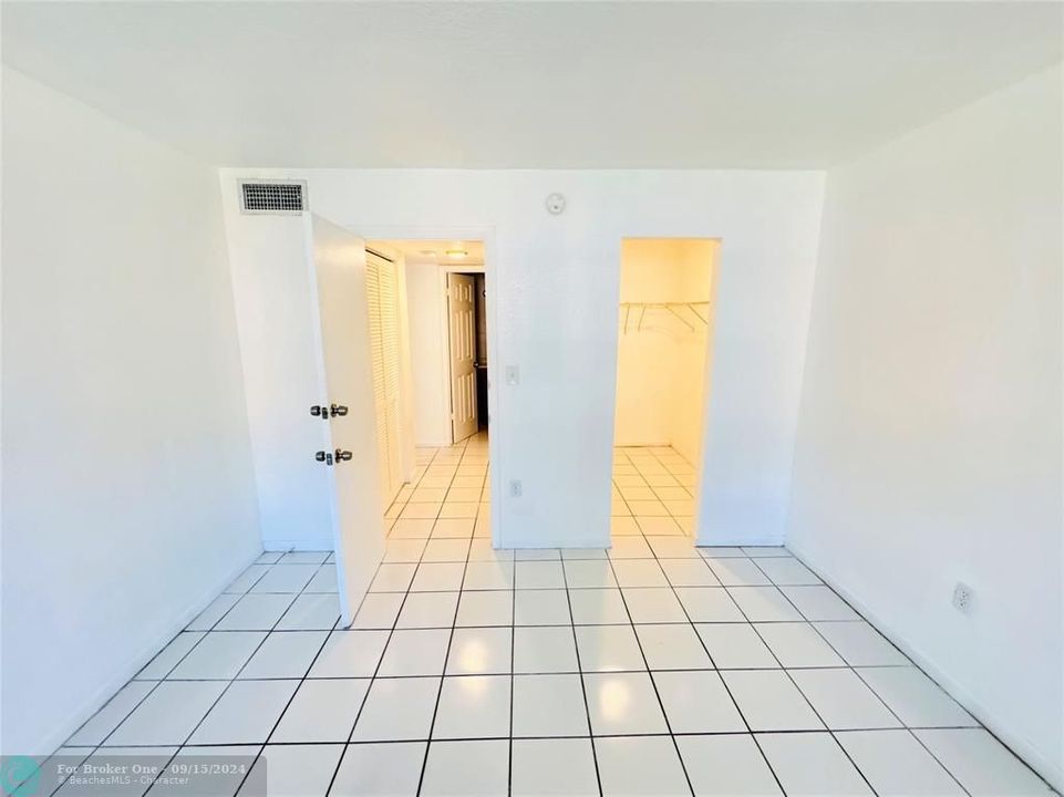 Active With Contract: $1,400 (1 beds, 1 baths, 800 Square Feet)