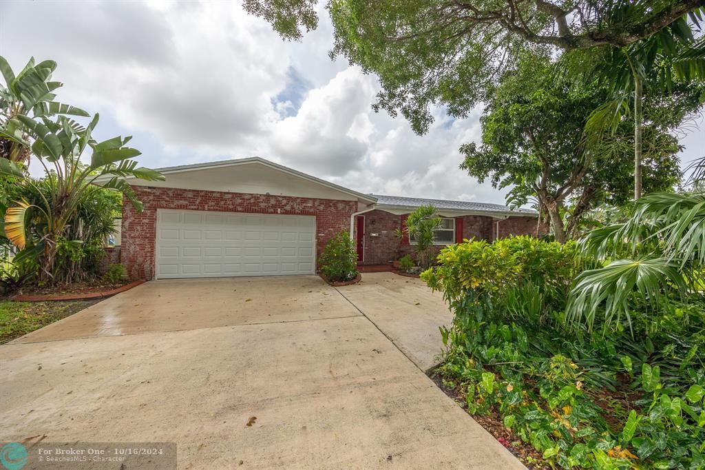 Active With Contract: $699,000 (4 beds, 2 baths, 1957 Square Feet)