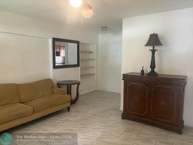 For Sale: $2,100 (2 beds, 1 baths, 900 Square Feet)