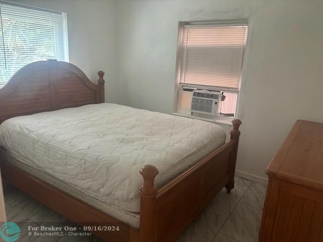 For Sale: $2,100 (2 beds, 1 baths, 900 Square Feet)