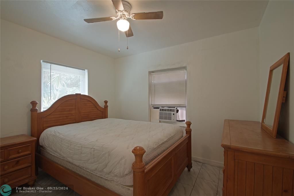 For Sale: $2,100 (2 beds, 1 baths, 900 Square Feet)