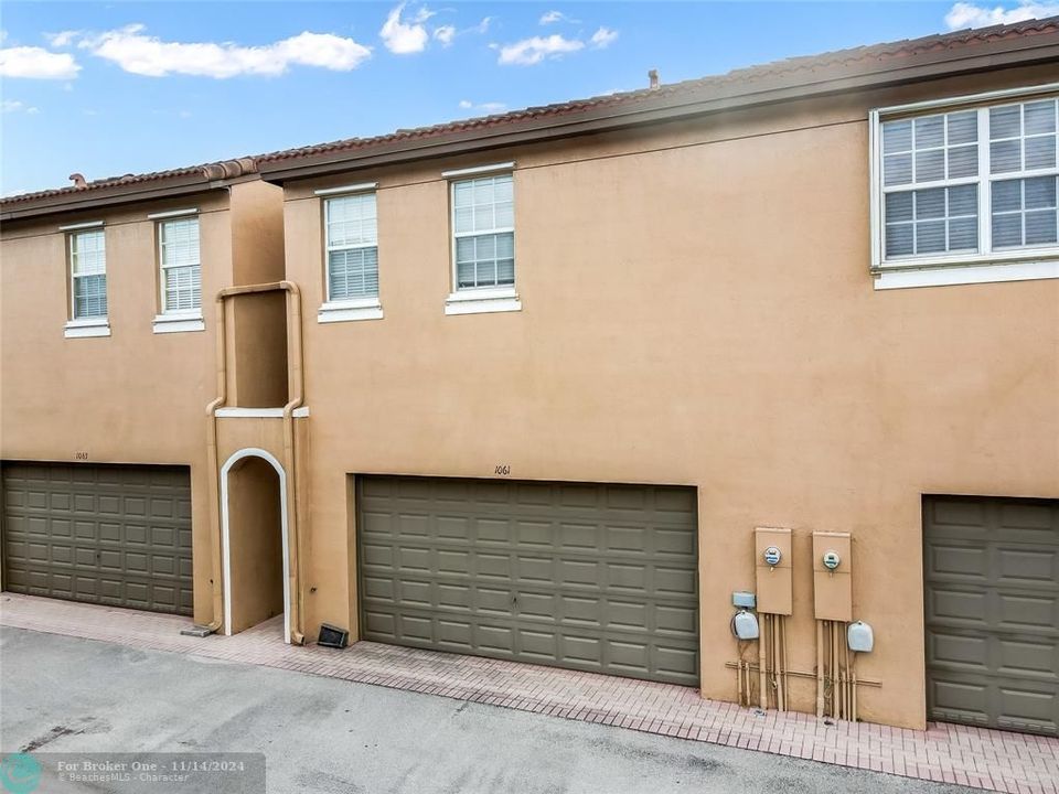 Active With Contract: $3,450 (3 beds, 2 baths, 1772 Square Feet)