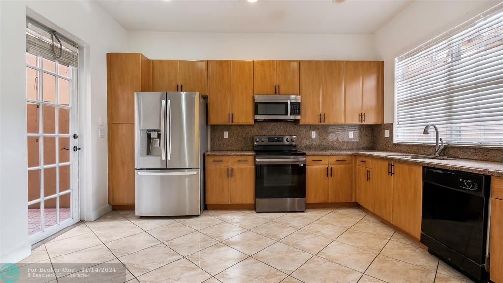 Active With Contract: $3,450 (3 beds, 2 baths, 1772 Square Feet)