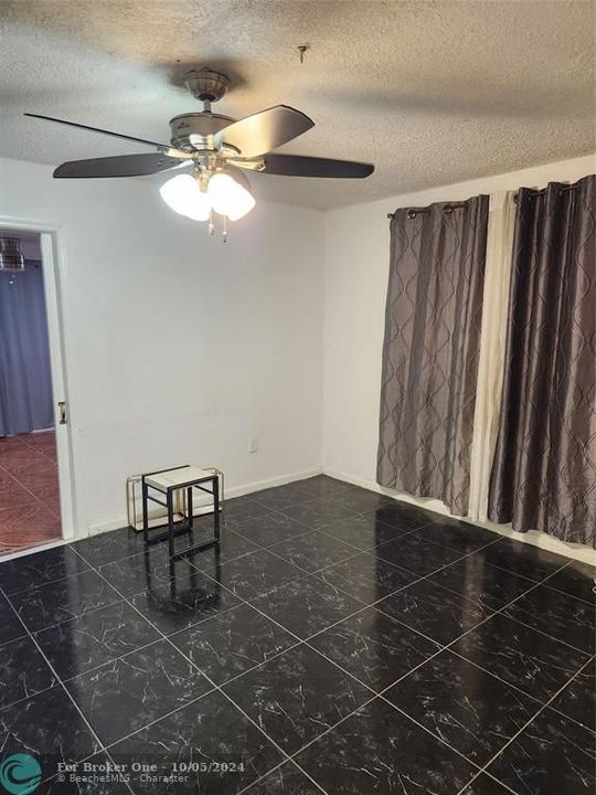 For Rent: $2,200 (2 beds, 1 baths, 1877 Square Feet)