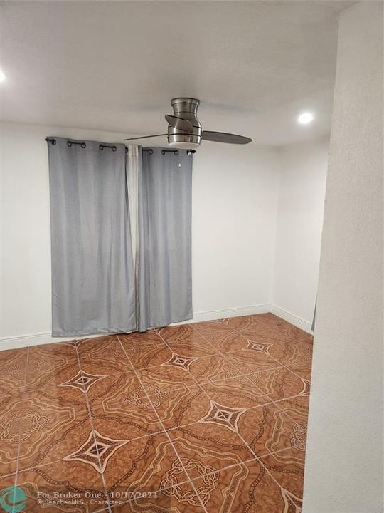 For Rent: $2,200 (2 beds, 1 baths, 1877 Square Feet)