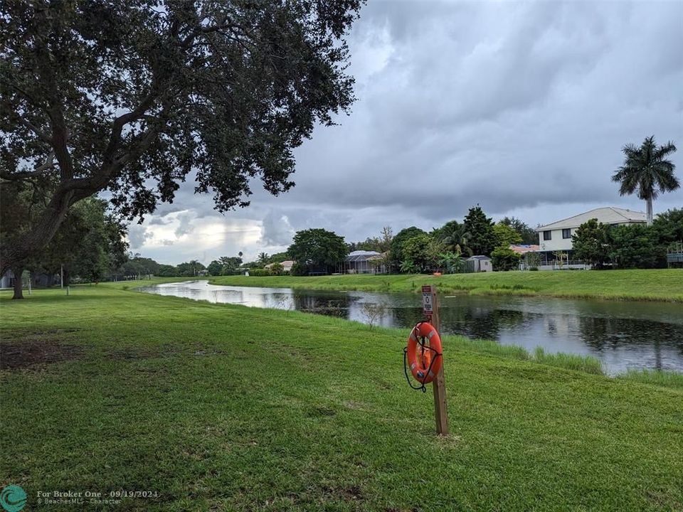 For Sale: $270,000 (2 beds, 2 baths, 1074 Square Feet)