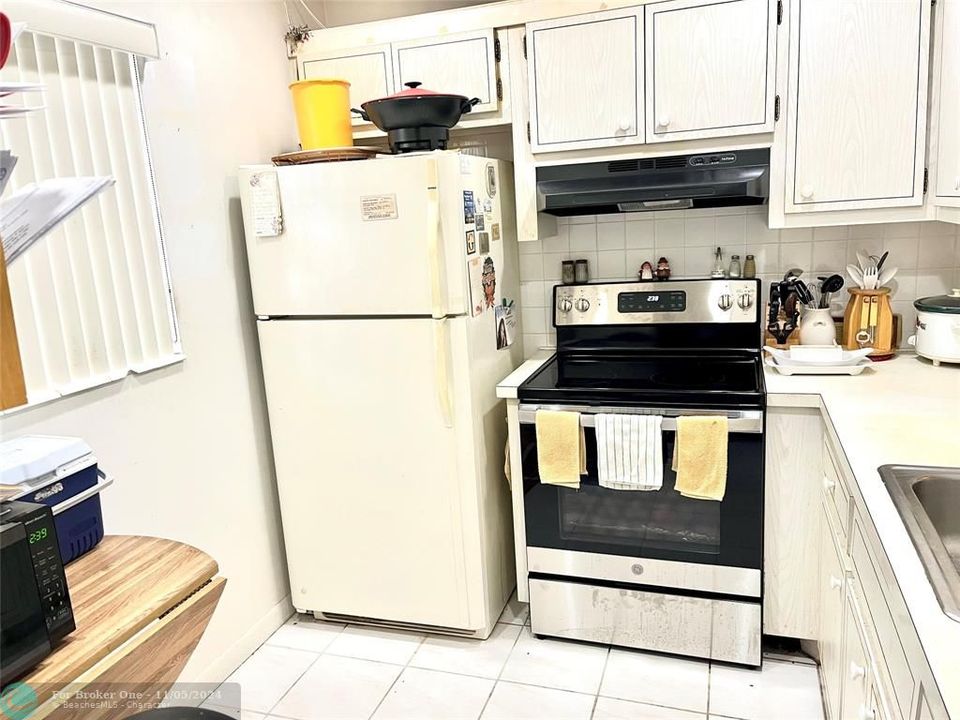 For Sale: $117,000 (1 beds, 1 baths, 684 Square Feet)