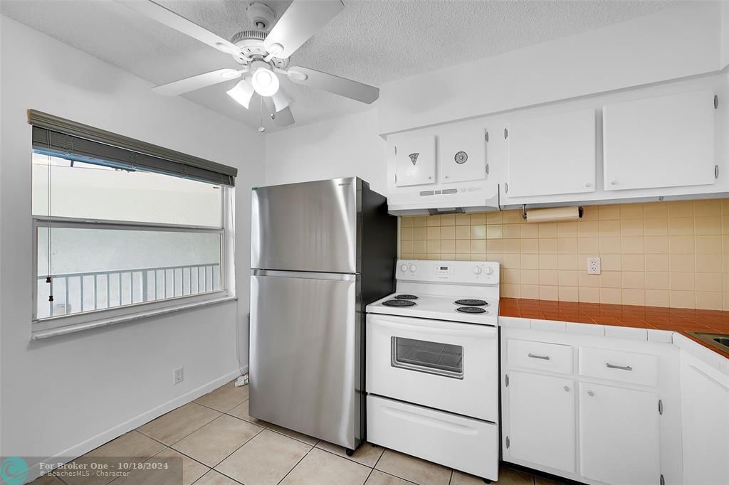 Active With Contract: $1,748 (2 beds, 1 baths, 731 Square Feet)