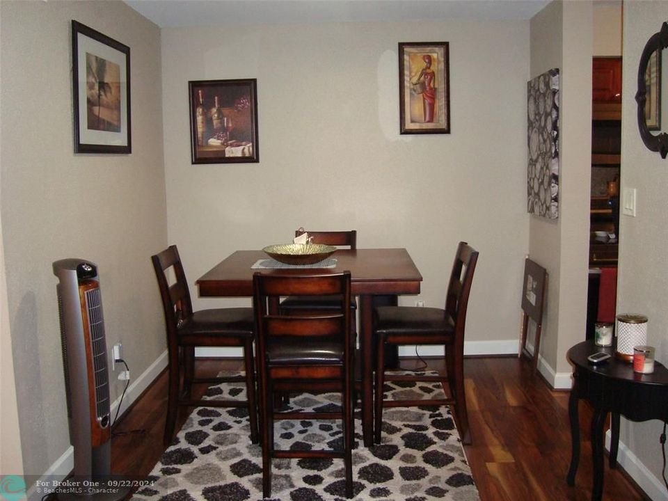 For Sale: $195,000 (1 beds, 1 baths, 780 Square Feet)