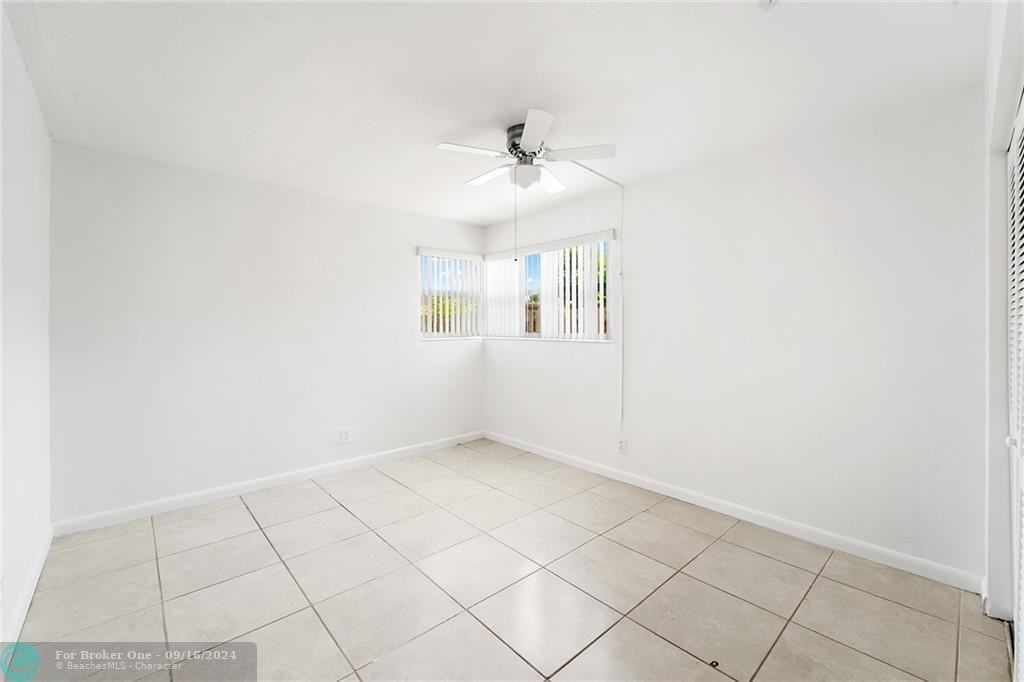 Active With Contract: $1,900 (2 beds, 1 baths, 1000 Square Feet)