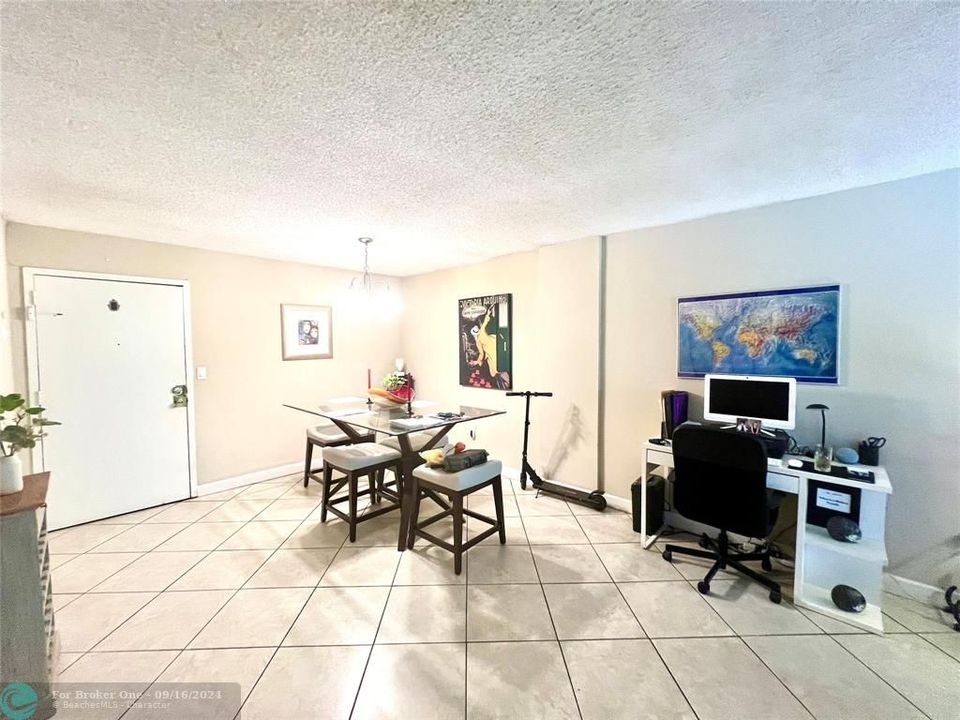 For Sale: $269,000 (2 beds, 2 baths, 954 Square Feet)