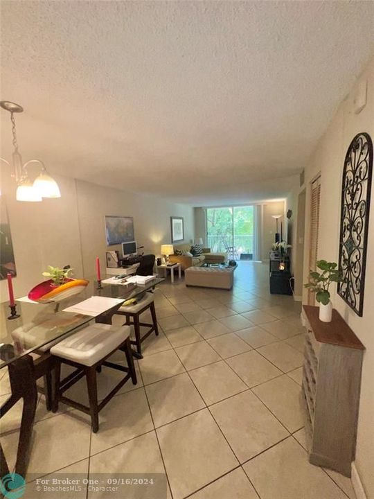 For Sale: $269,000 (2 beds, 2 baths, 954 Square Feet)