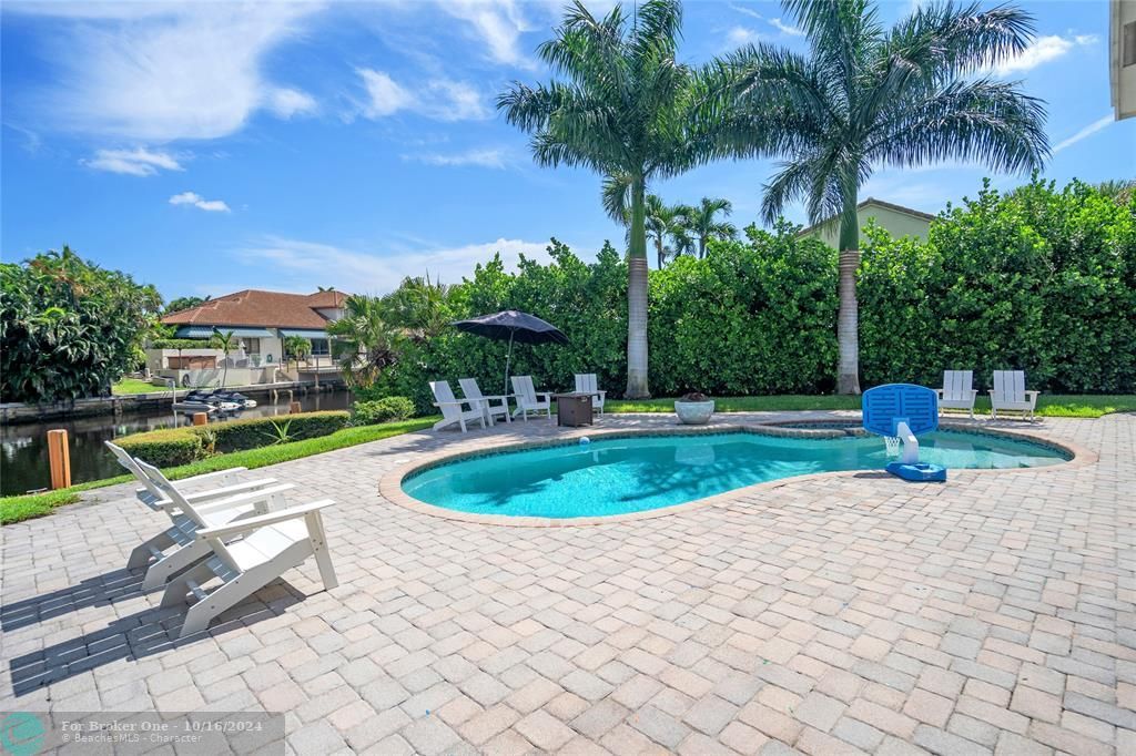 For Sale: $5,500,000 (5 beds, 4 baths, 6588 Square Feet)