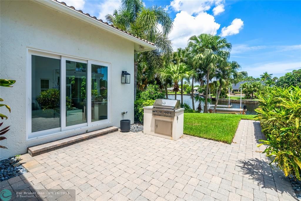 For Sale: $5,500,000 (5 beds, 4 baths, 6588 Square Feet)