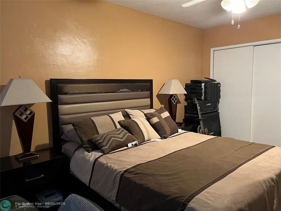 For Sale: $198,000 (1 beds, 1 baths, 624 Square Feet)