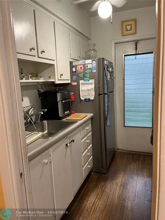 For Sale: $198,000 (1 beds, 1 baths, 624 Square Feet)