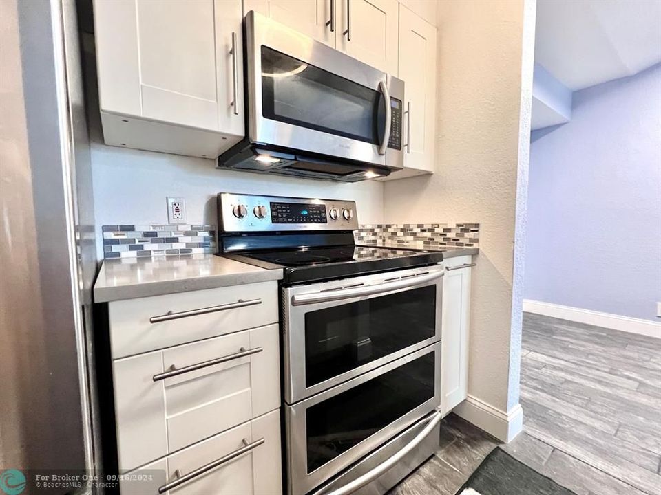 For Sale: $239,900 (1 beds, 1 baths, 805 Square Feet)