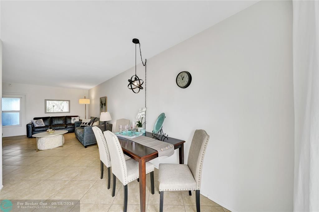 Active With Contract: $2,000 (1 beds, 1 baths, 610 Square Feet)