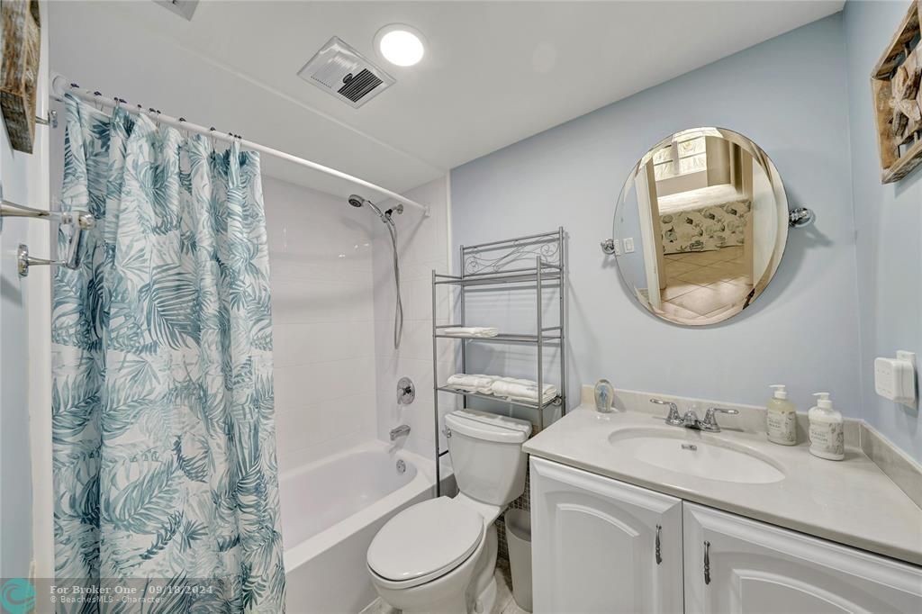 Active With Contract: $2,000 (1 beds, 1 baths, 610 Square Feet)