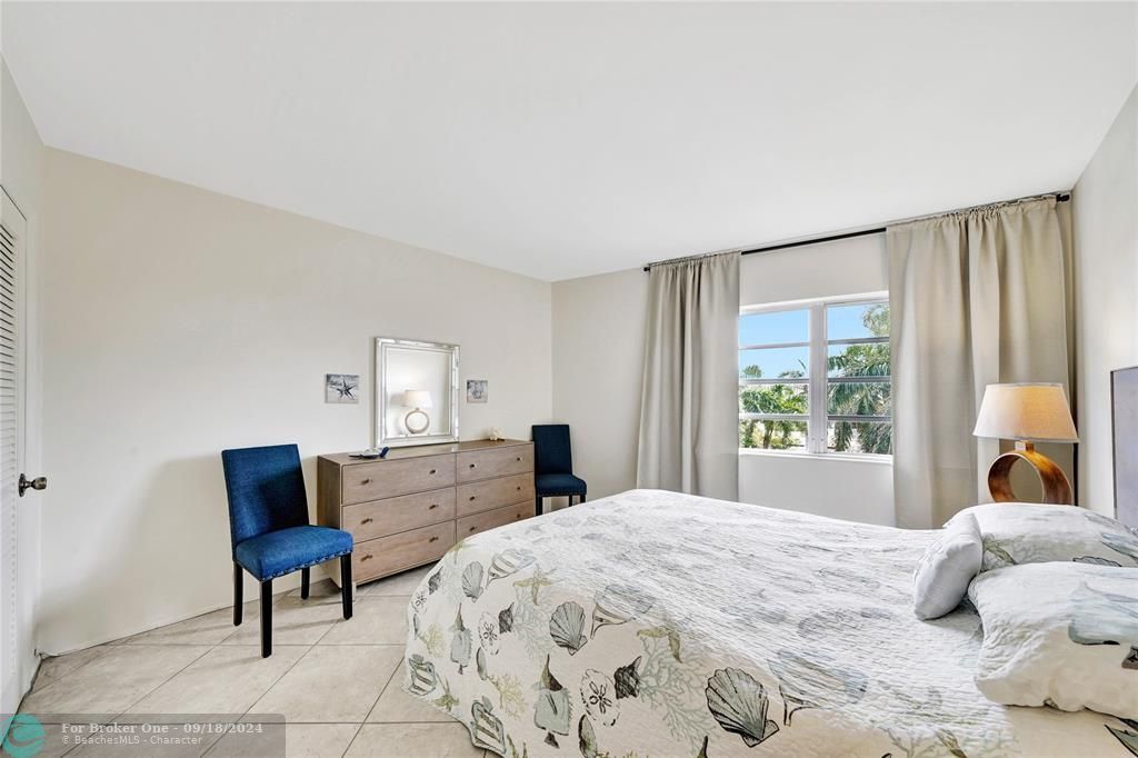 Active With Contract: $2,000 (1 beds, 1 baths, 610 Square Feet)