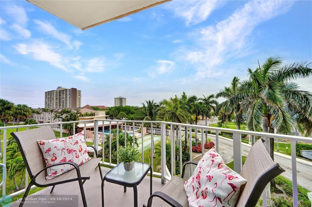 Active With Contract: $2,000 (1 beds, 1 baths, 610 Square Feet)