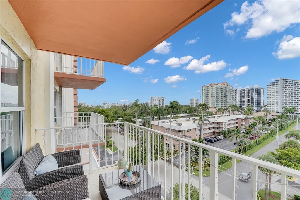 Active With Contract: $509,000 (2 beds, 2 baths, 1202 Square Feet)