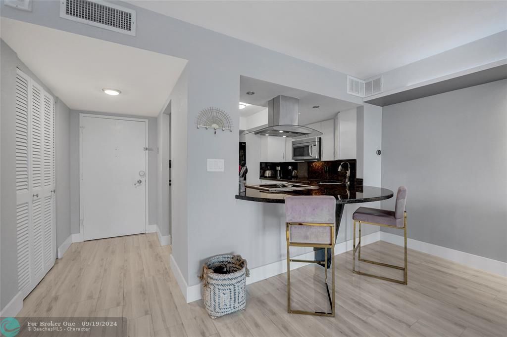 Active With Contract: $509,000 (2 beds, 2 baths, 1202 Square Feet)